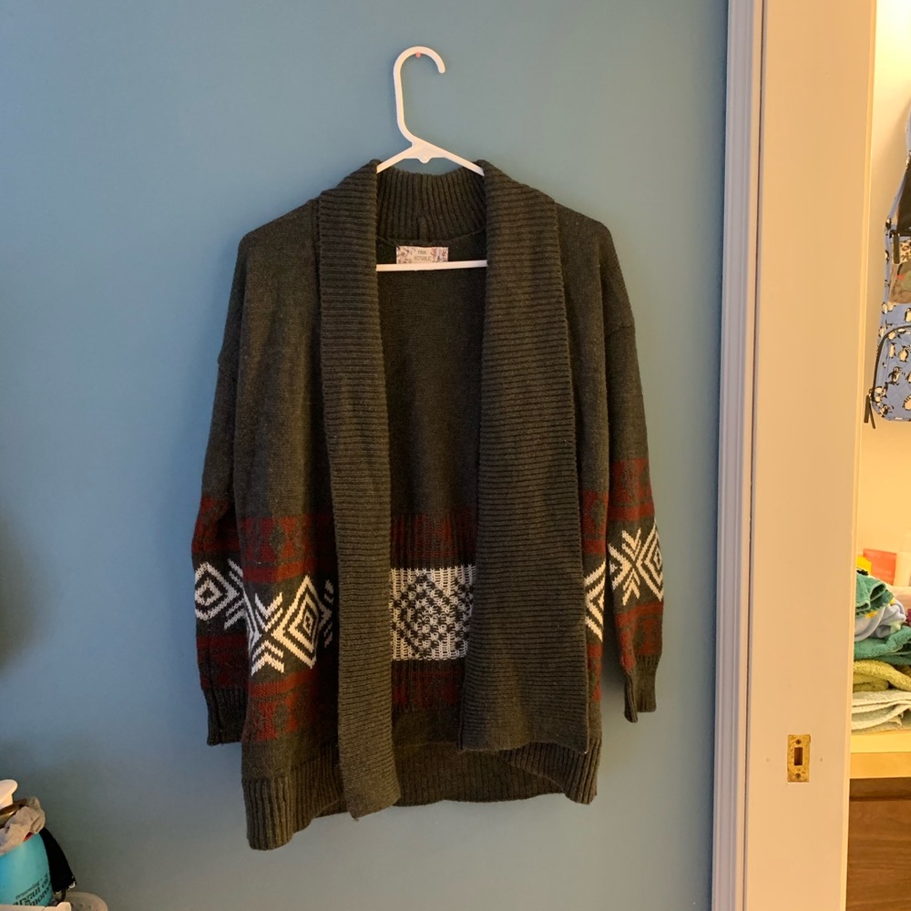 Cardigan with printed bottom
